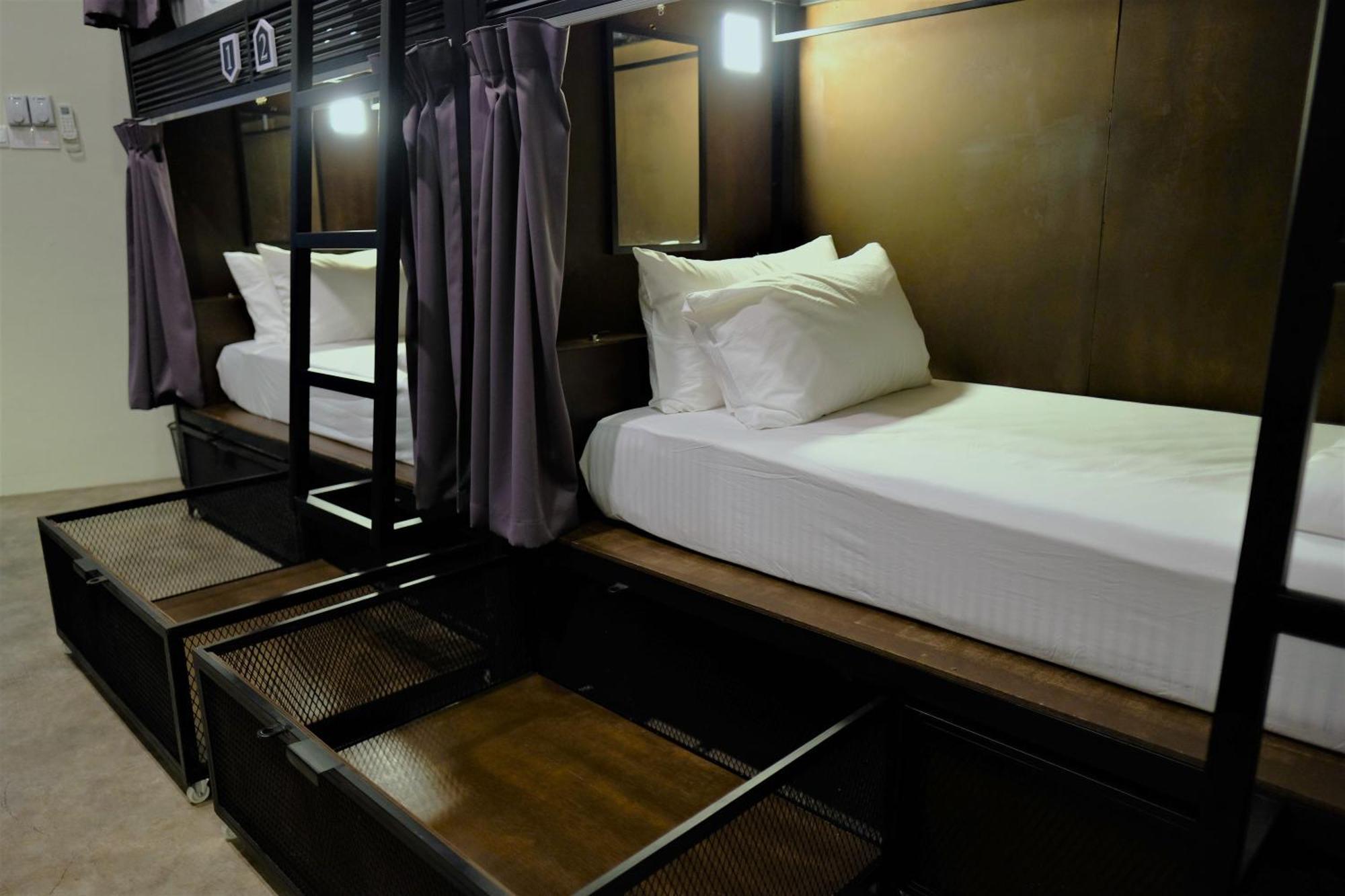 Sleep Here Hostel, Melaka Buitenkant foto